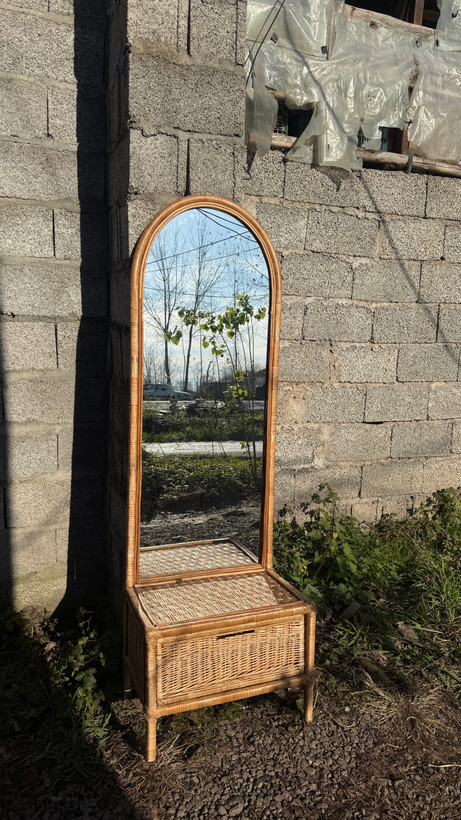 کنسول و اینه هلال